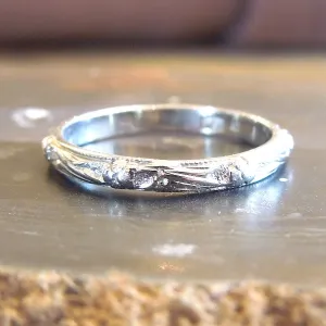2.5mm Engraved 18K White Gold Band