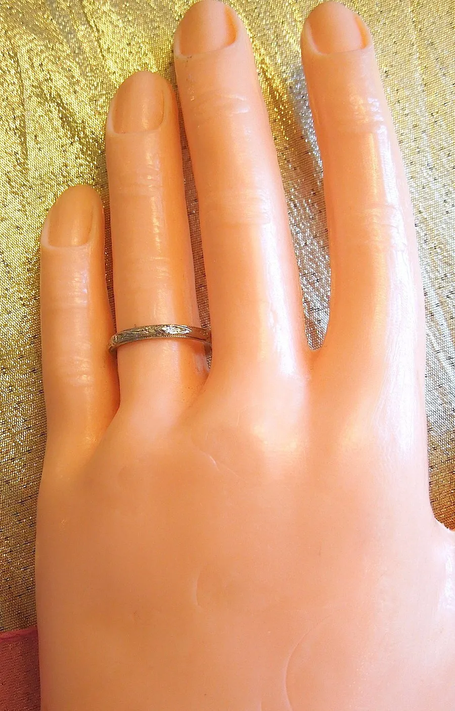 2.5mm Engraved 18K White Gold Band