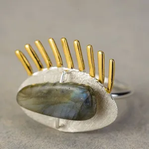 Golden Eyelashes Ring