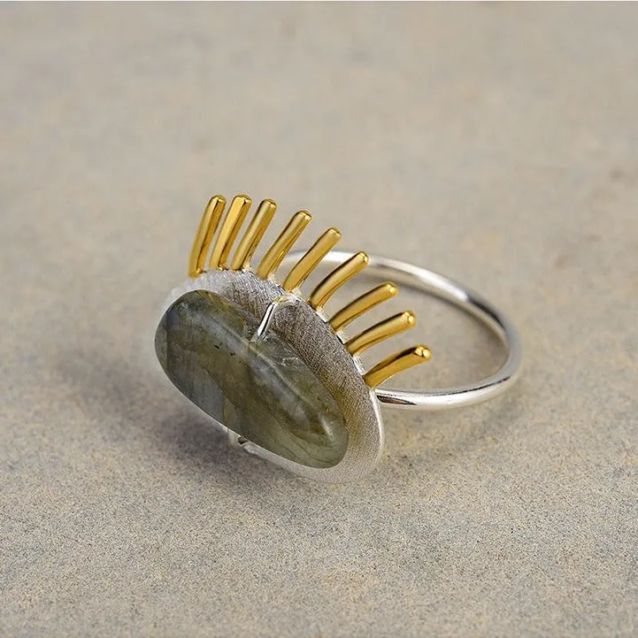 Golden Eyelashes Ring