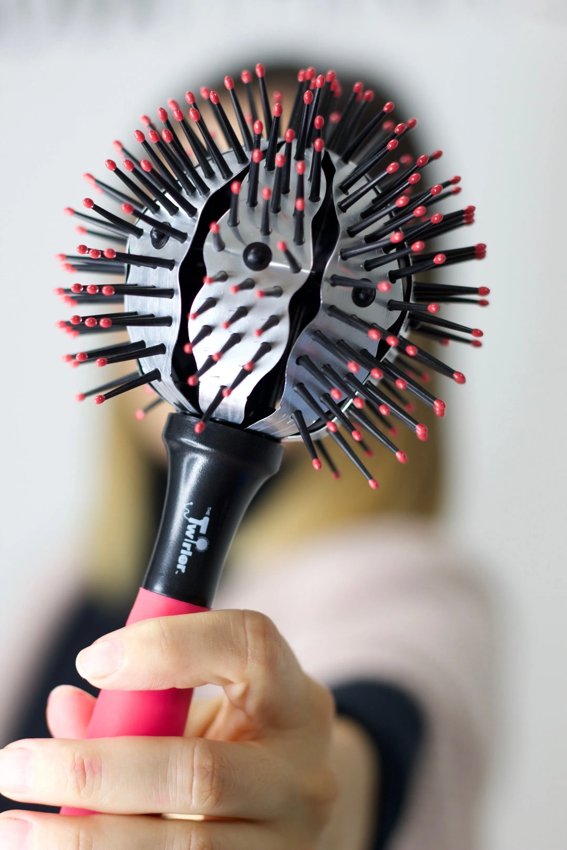 The Twirler Thermal Ball Brush