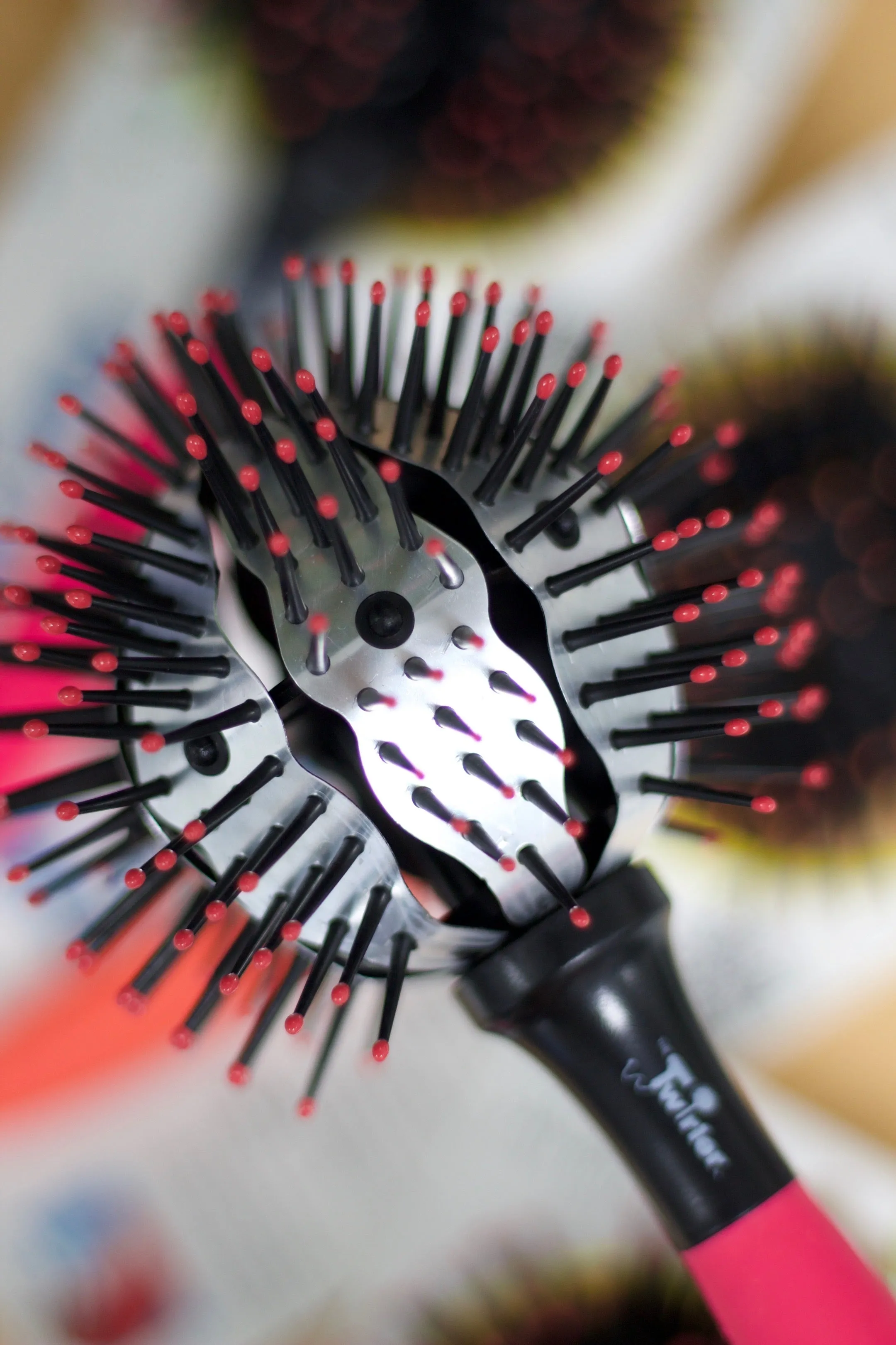 The Twirler Thermal Ball Brush