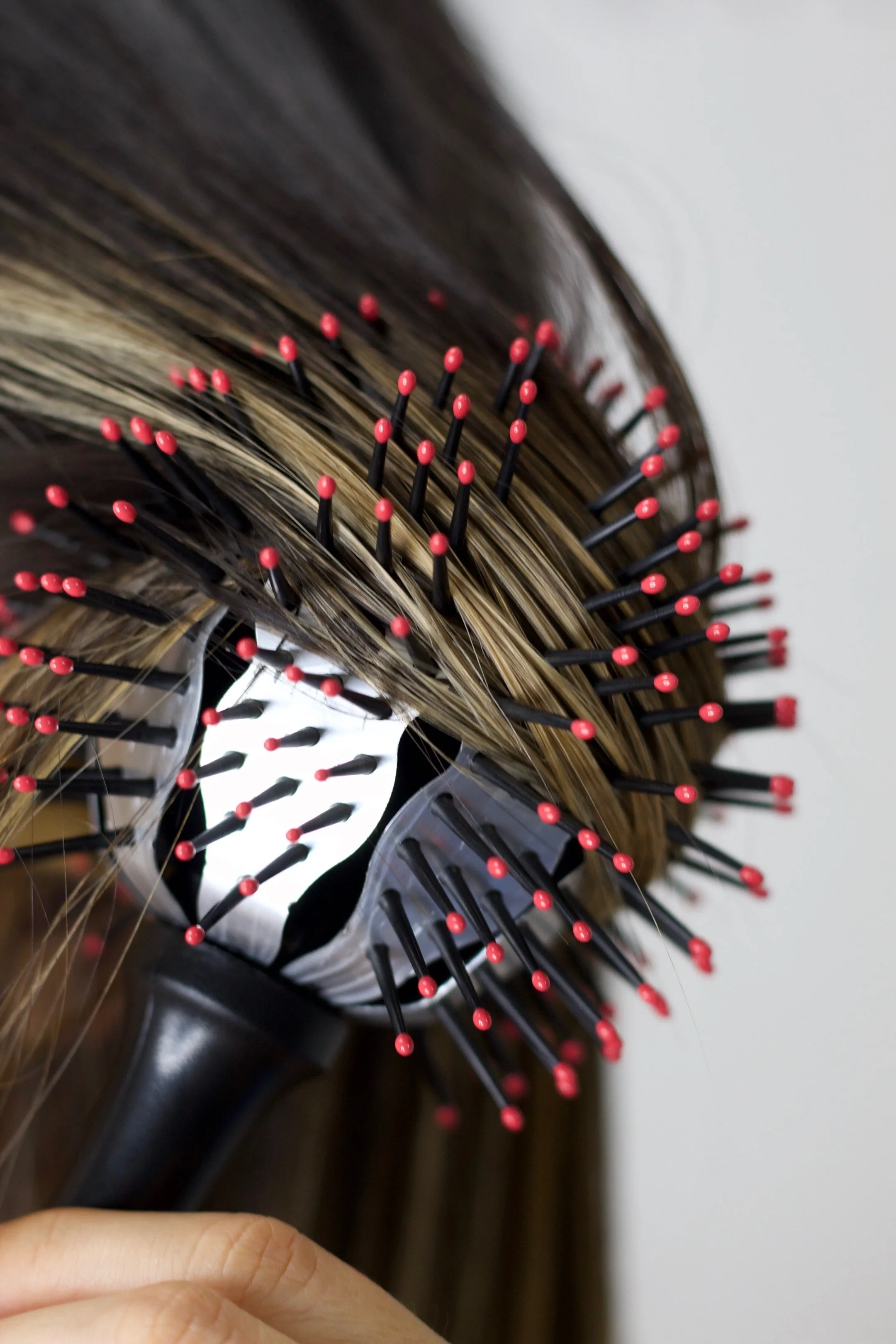 The Twirler Thermal Ball Brush