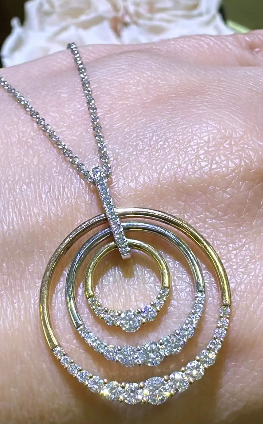 Three Shade Gold & 0.95ct tw Diamond Circle Pendant Necklace
