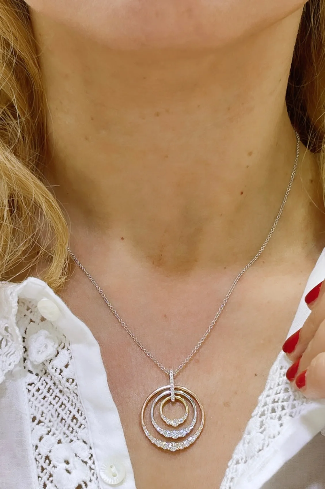 Three Shade Gold & 0.95ct tw Diamond Circle Pendant Necklace
