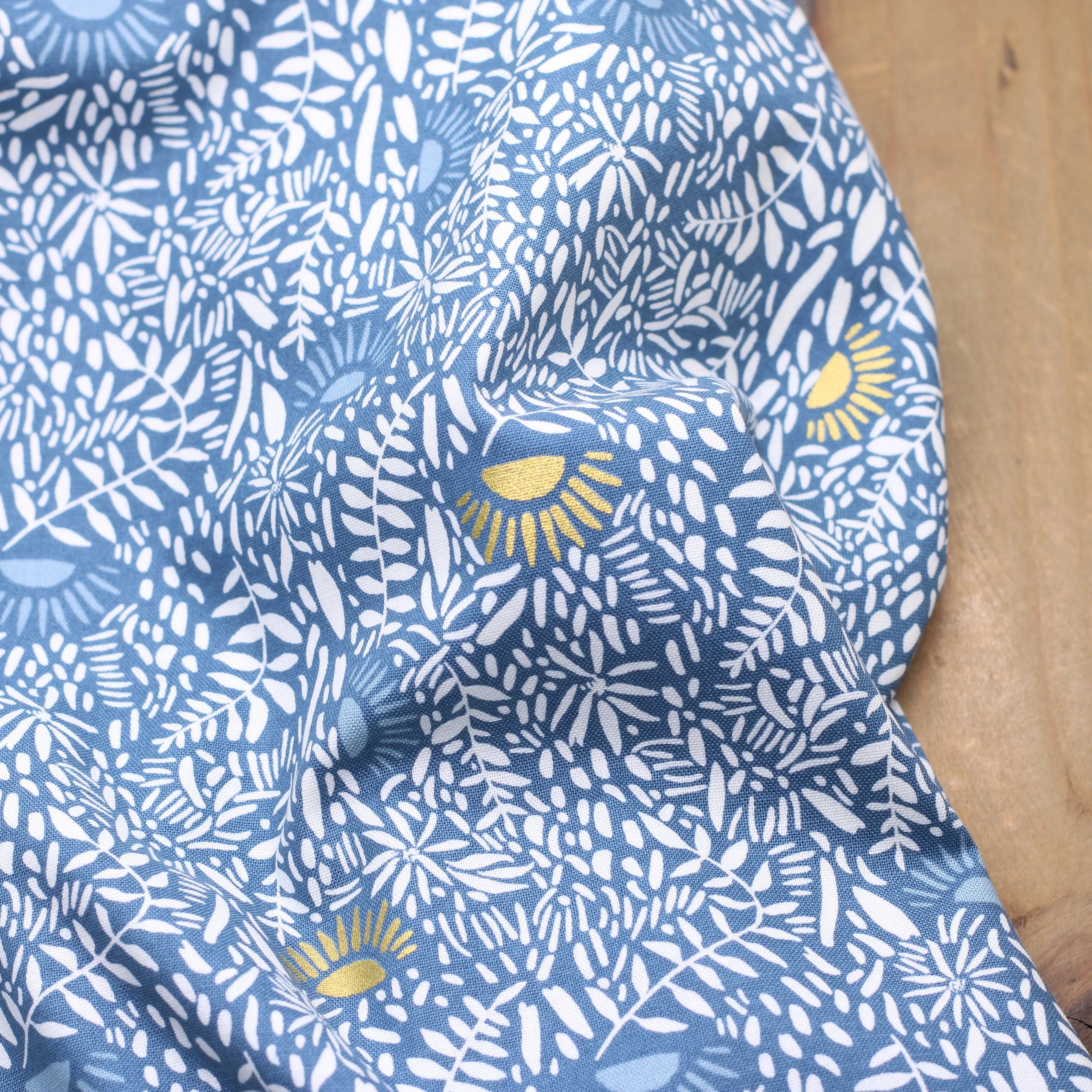 Tissu coton - MARKED BY NATURE - Bleu /Or gold (vendu x10cm)