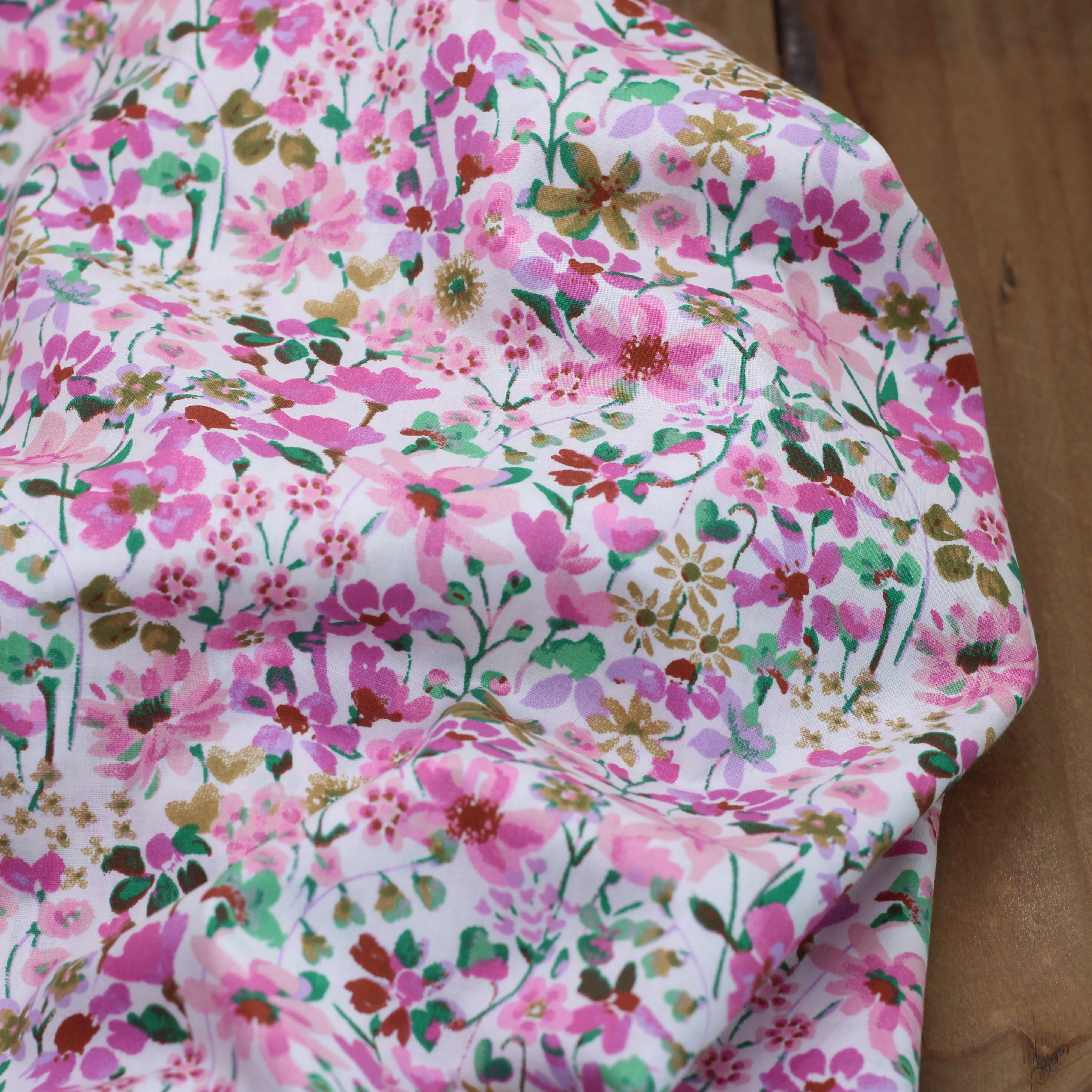 Tissu popeline de coton FLOWERS - BABY ROSE (Vendu x10cm)
