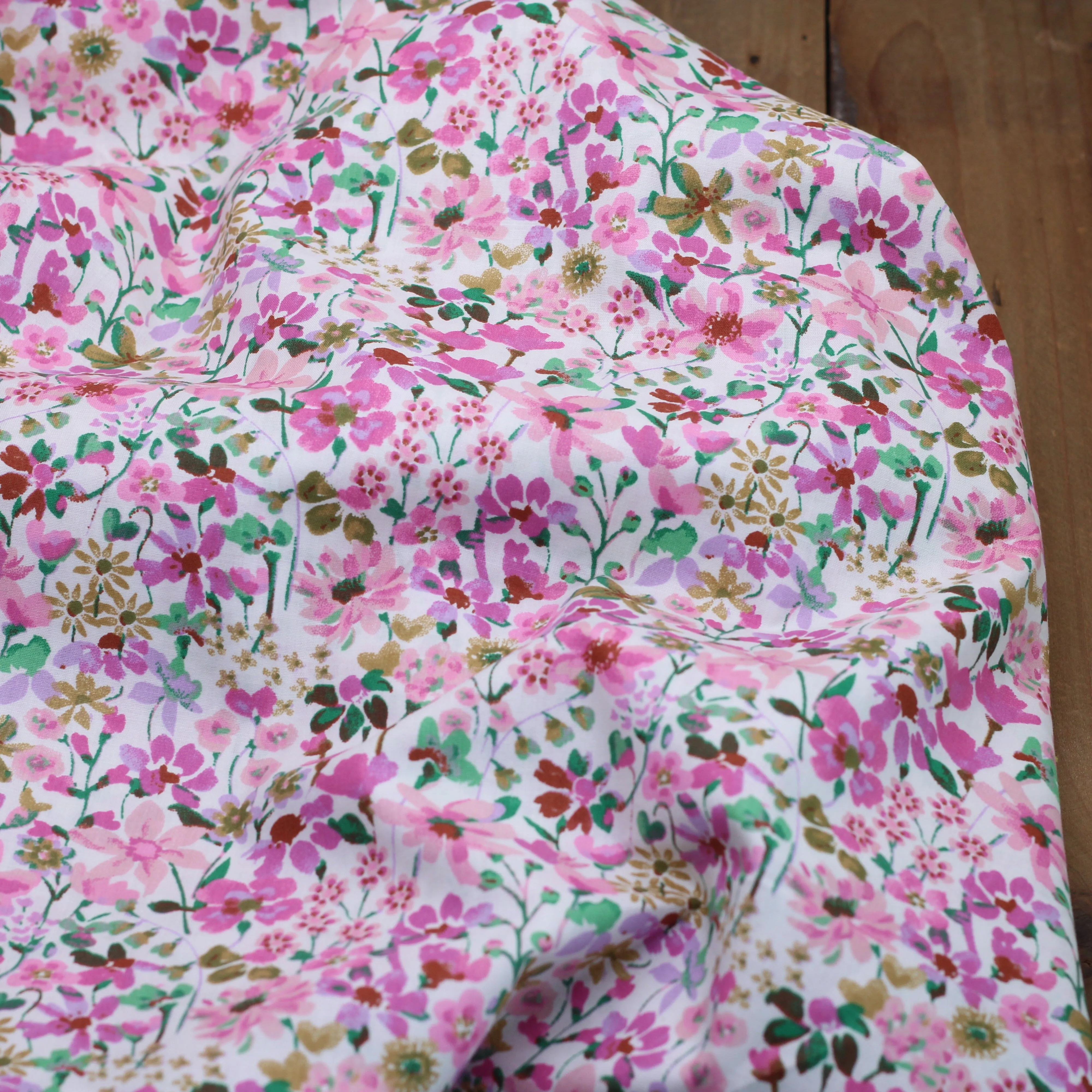 Tissu popeline de coton FLOWERS - BABY ROSE (Vendu x10cm)