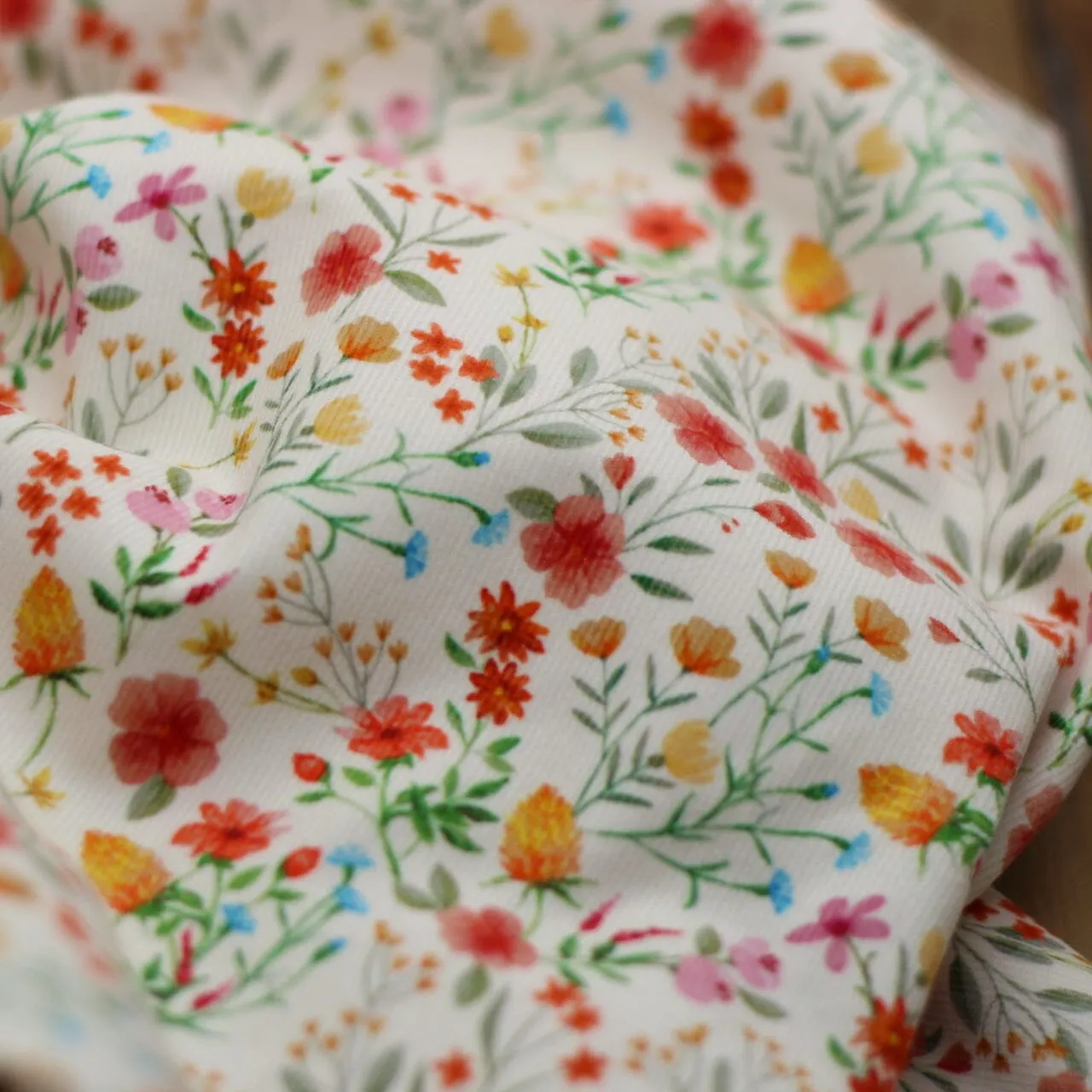 Tissu Velours milleraies -AUTUMN FLOWERS- Blanc cassé- POPPY DESIGNED FOR YOU (vendu x10cm)