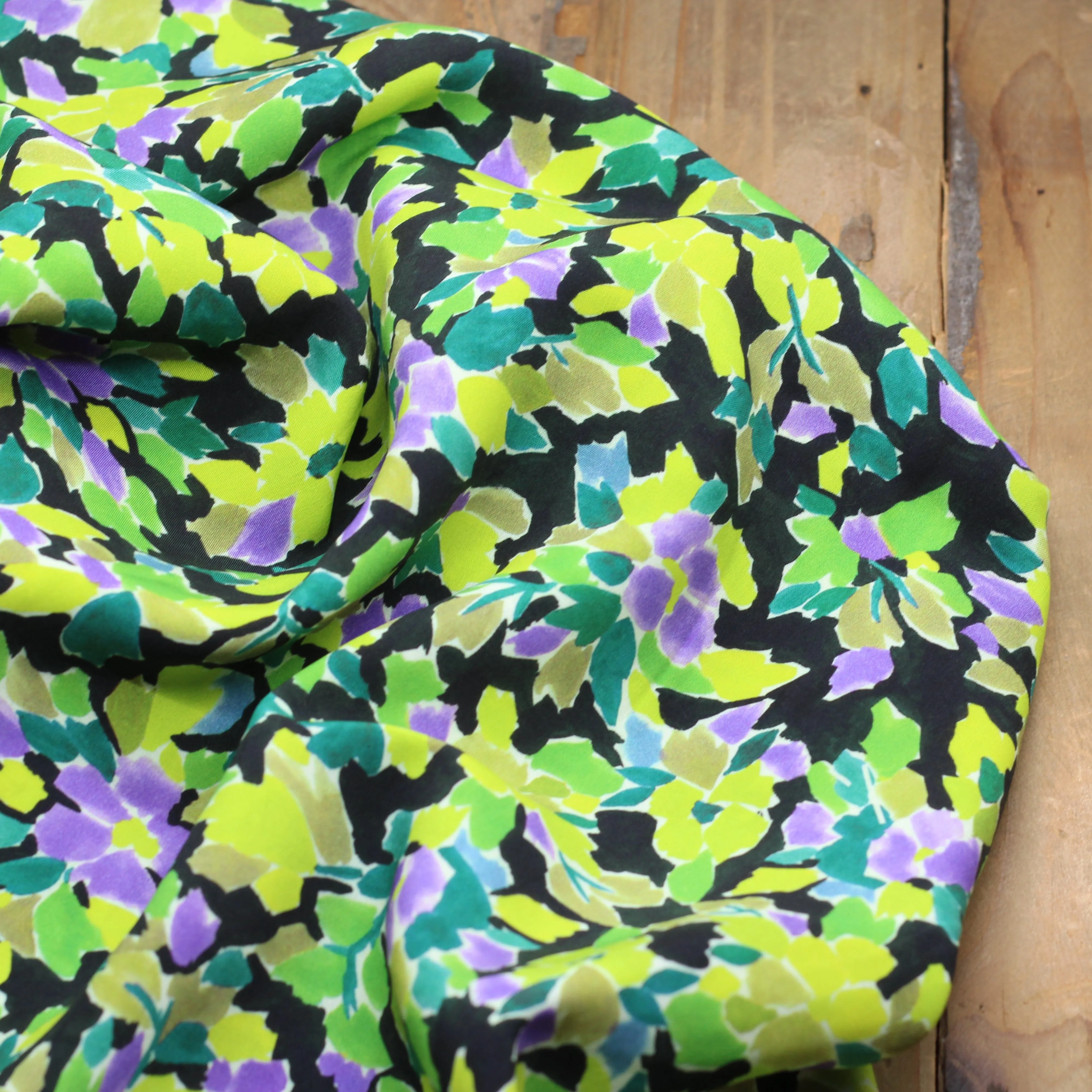 Tissu Viscose - GREEN FLOWERS - Vert (vendu x10cm)