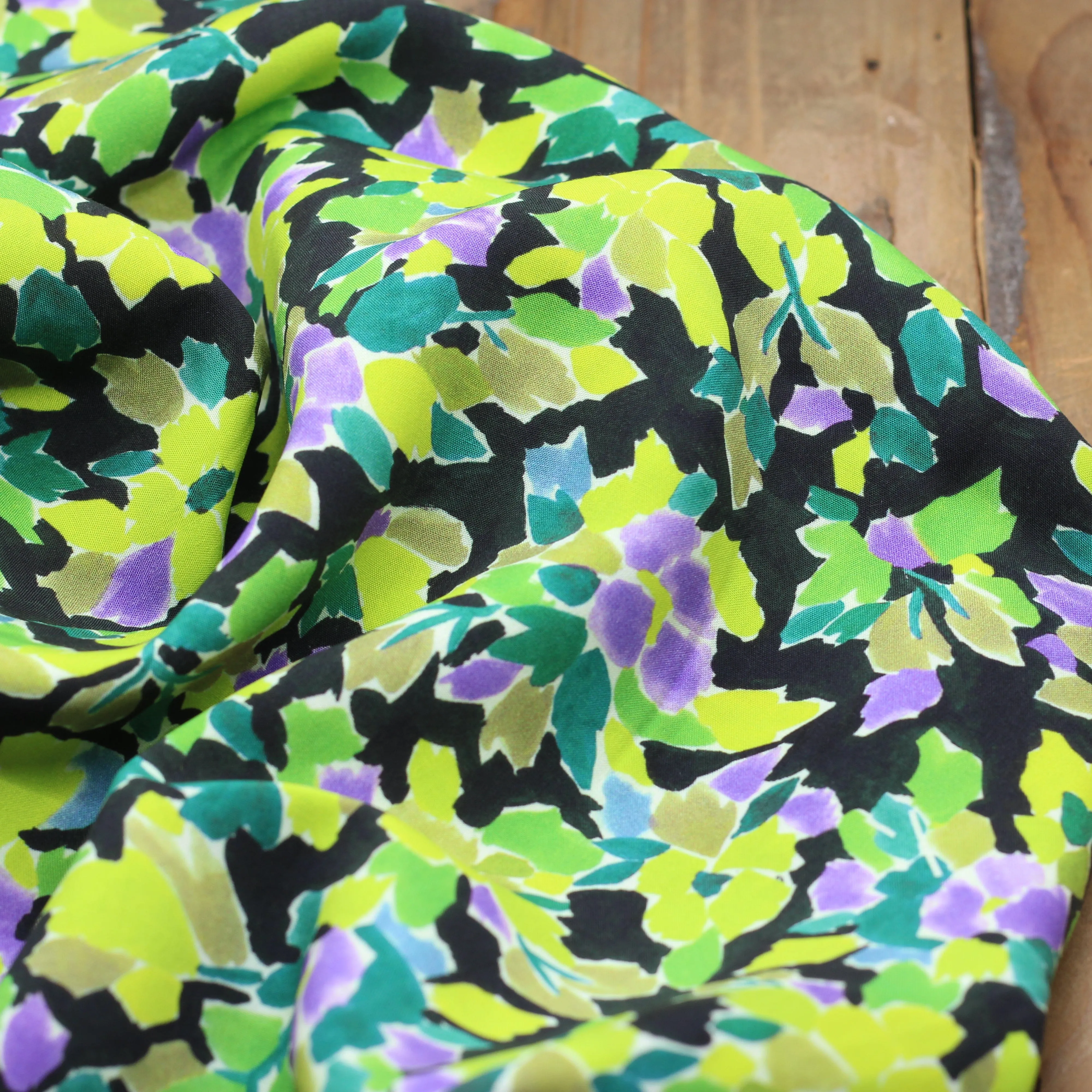 Tissu Viscose - GREEN FLOWERS - Vert (vendu x10cm)